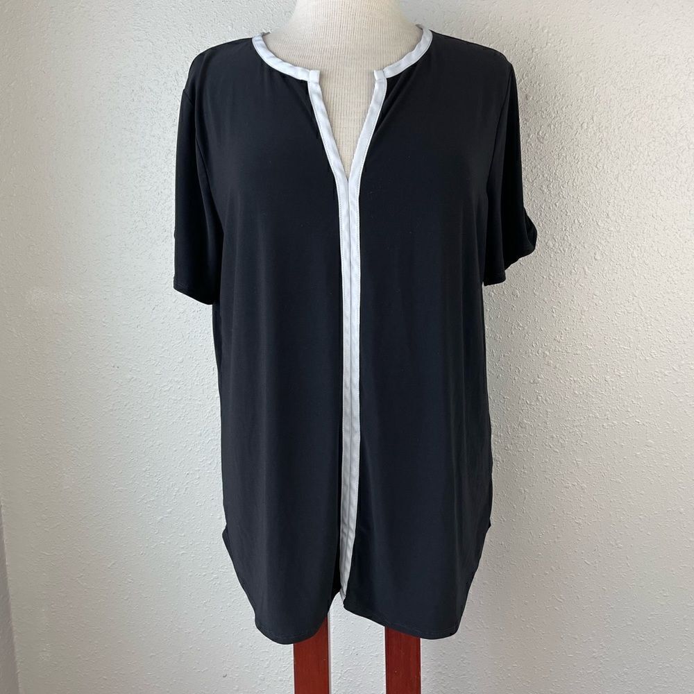 AUW Black and White V-Neck Top Size XL EUC